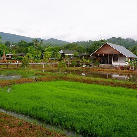 Nok Chan Mee Na Chom Thong Exterior photo