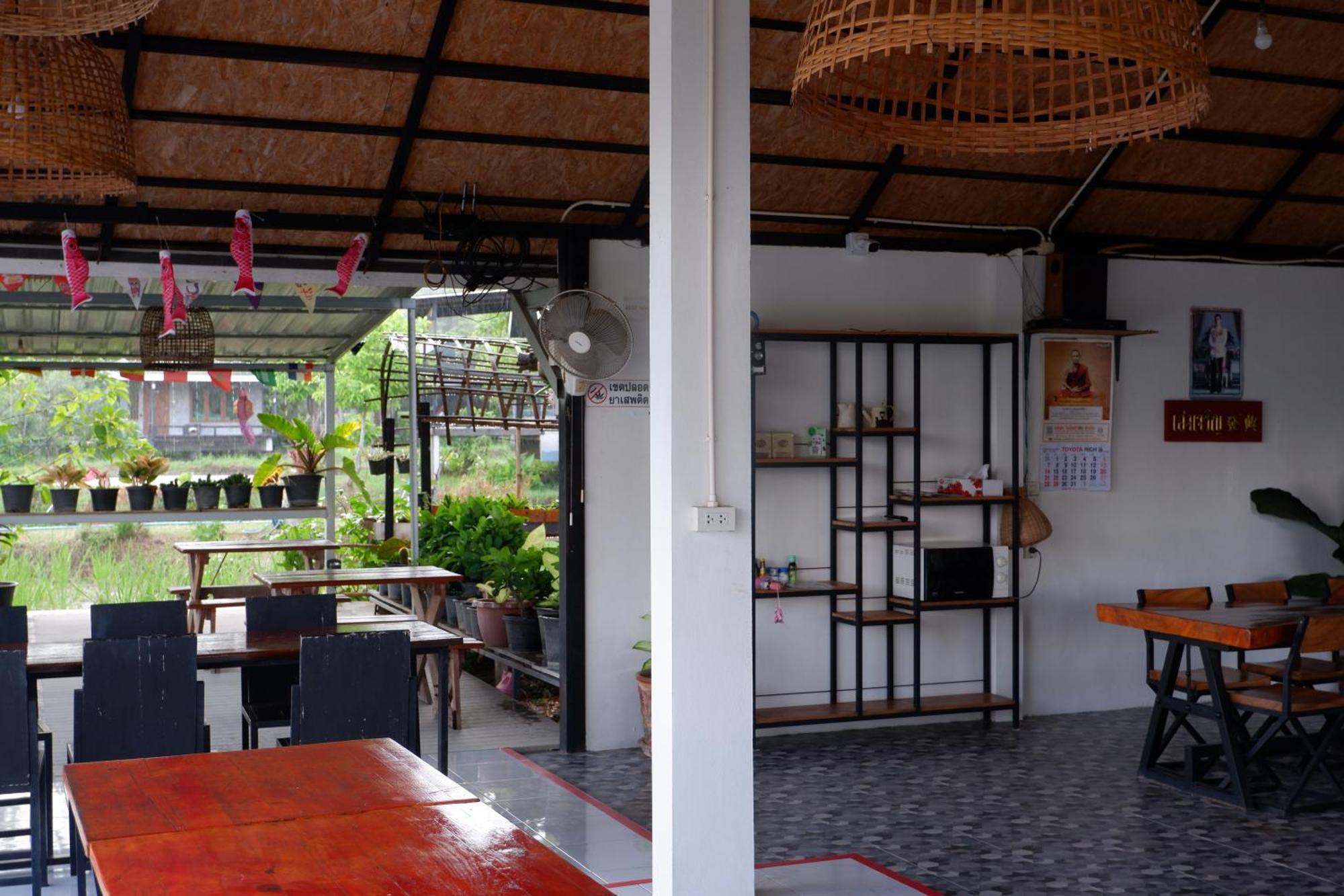 Nok Chan Mee Na Chom Thong Exterior photo