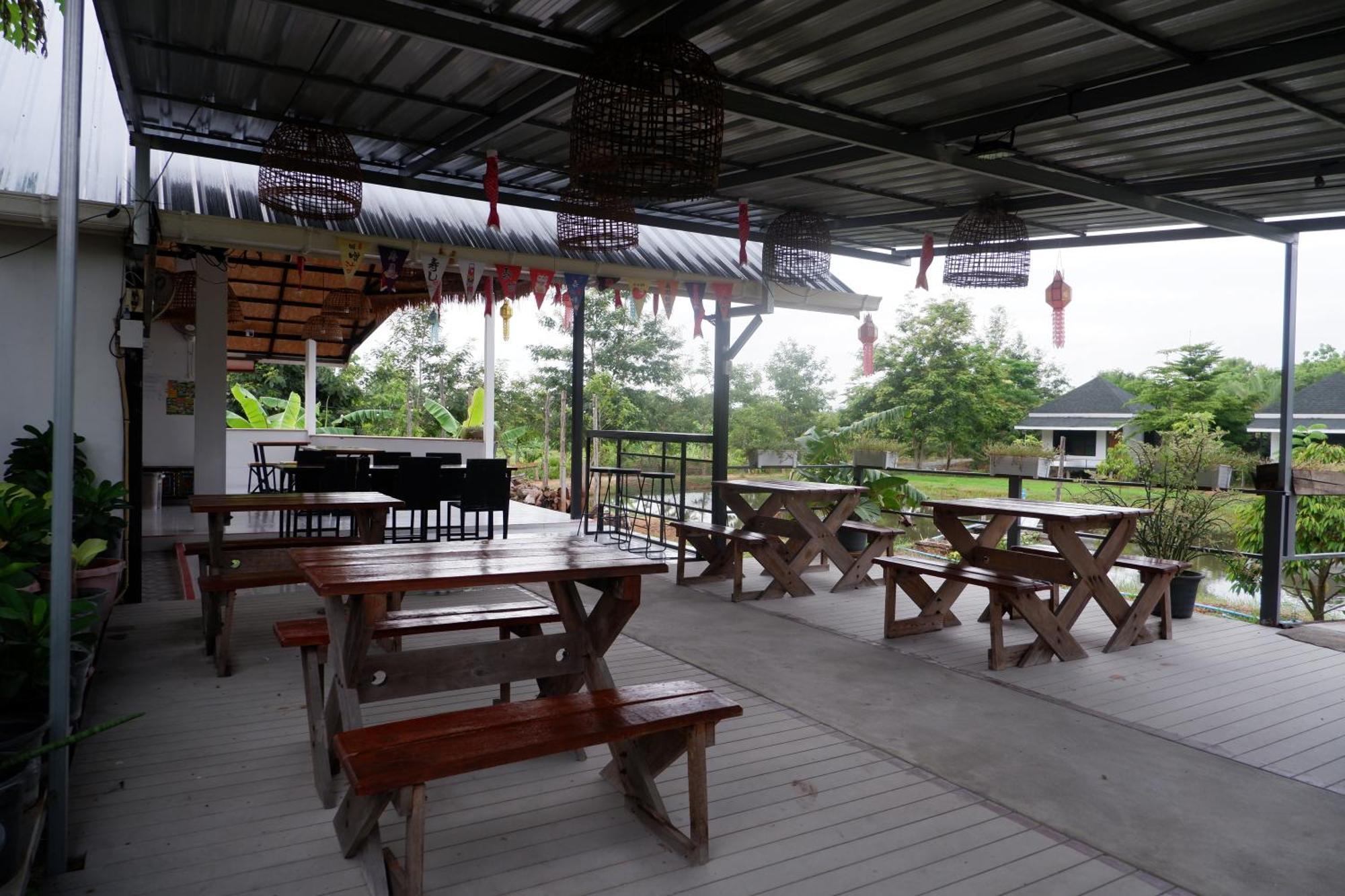 Nok Chan Mee Na Chom Thong Exterior photo