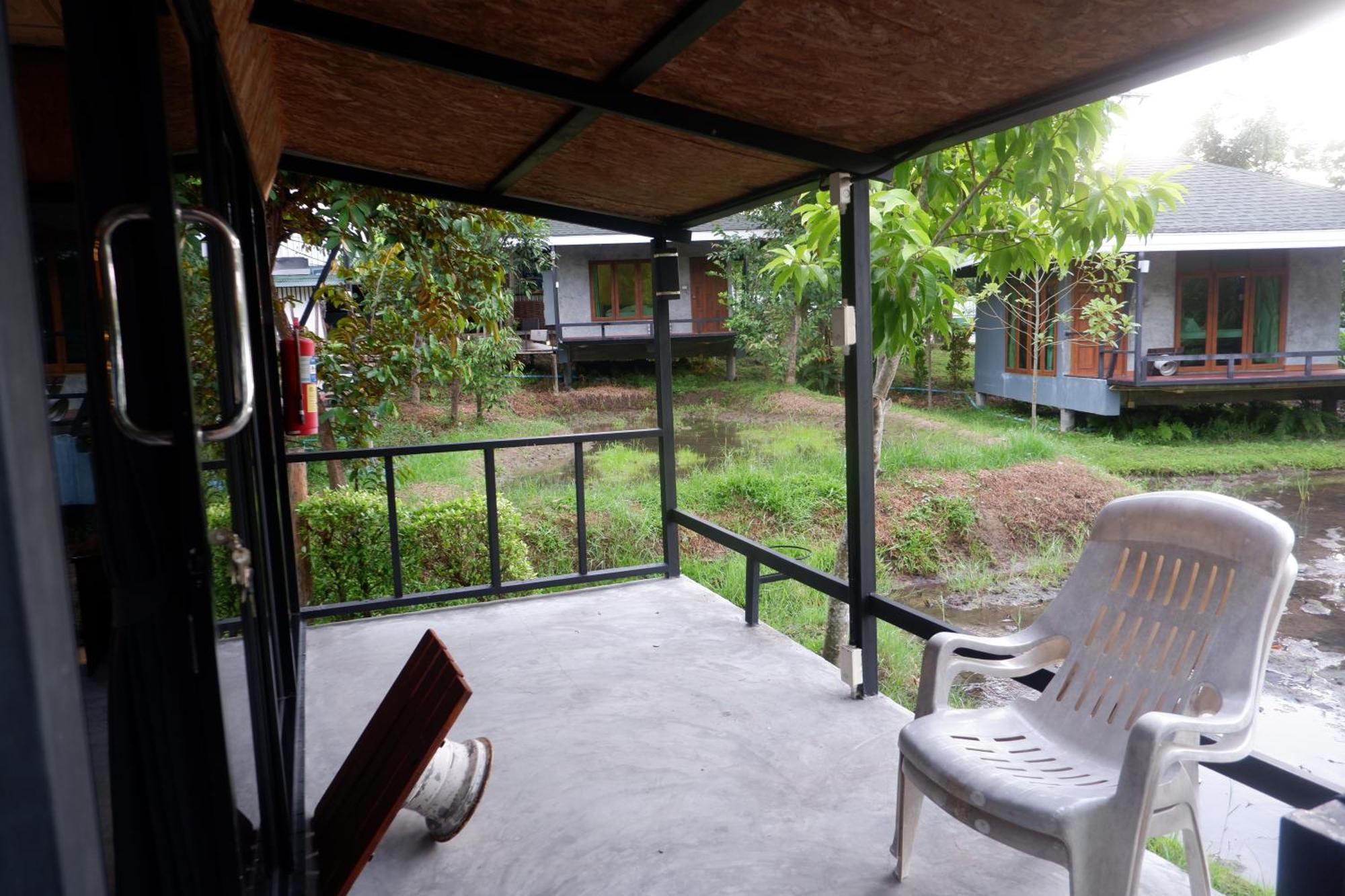 Nok Chan Mee Na Chom Thong Exterior photo