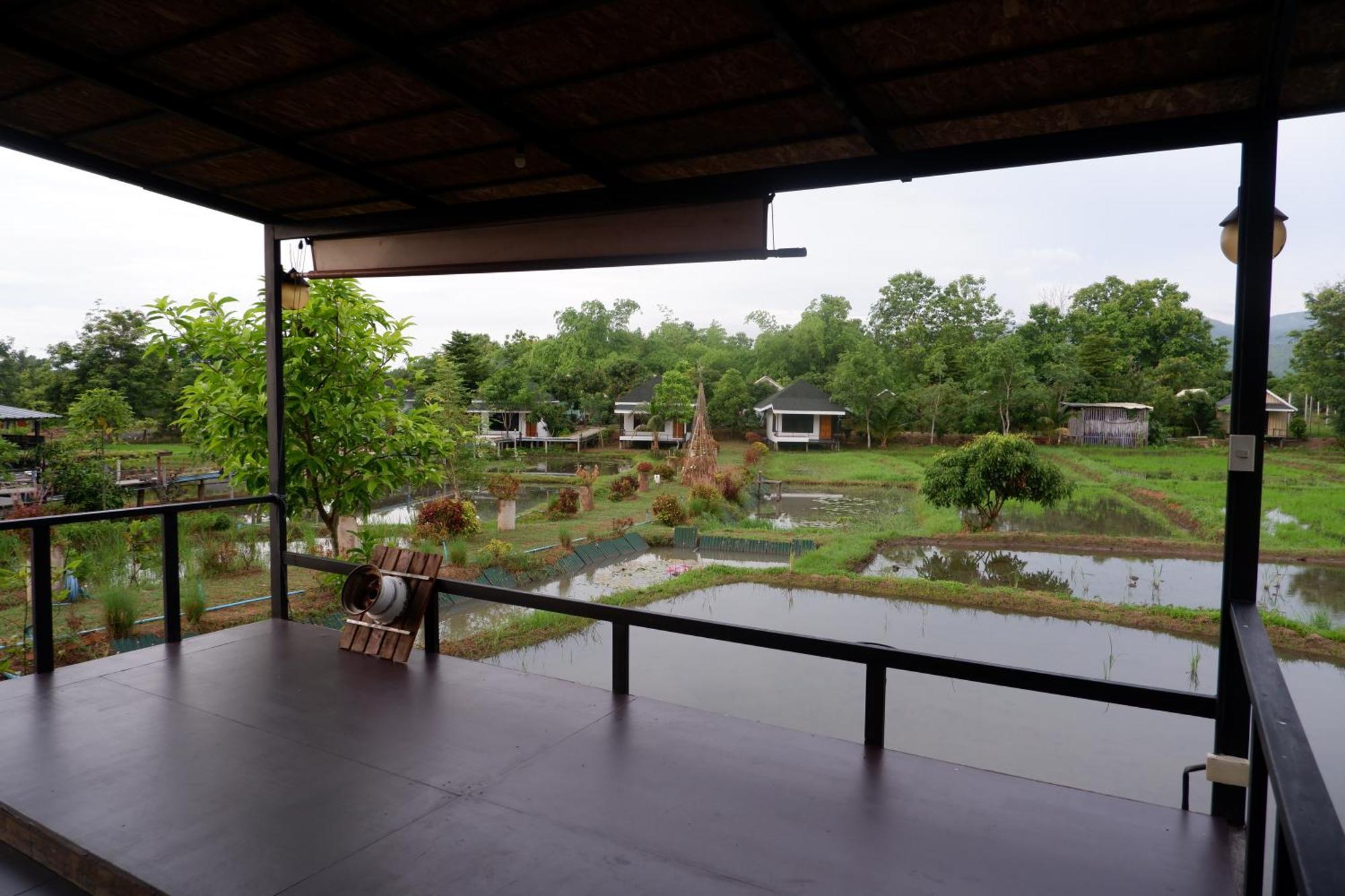 Nok Chan Mee Na Chom Thong Exterior photo