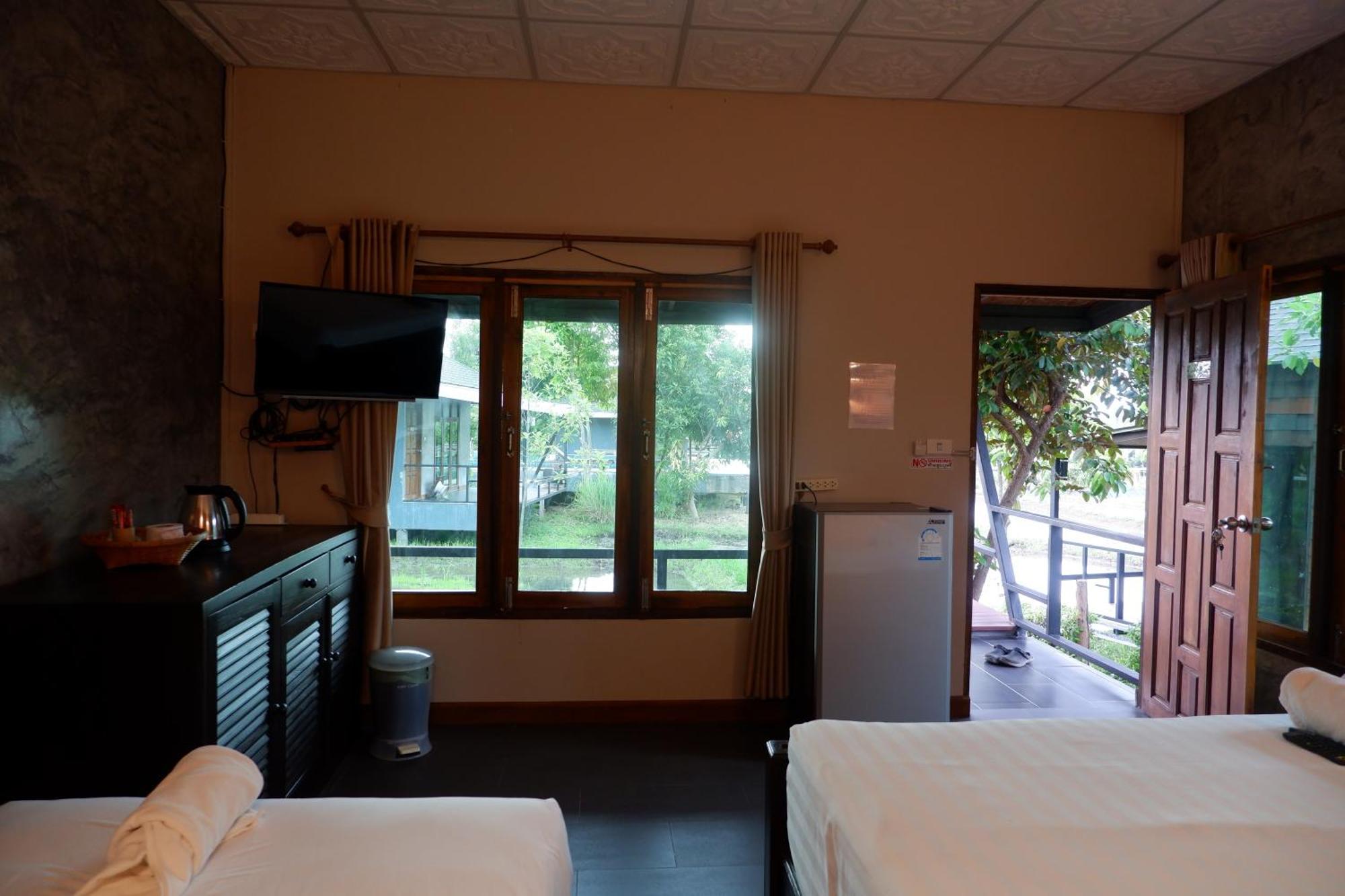 Nok Chan Mee Na Chom Thong Exterior photo
