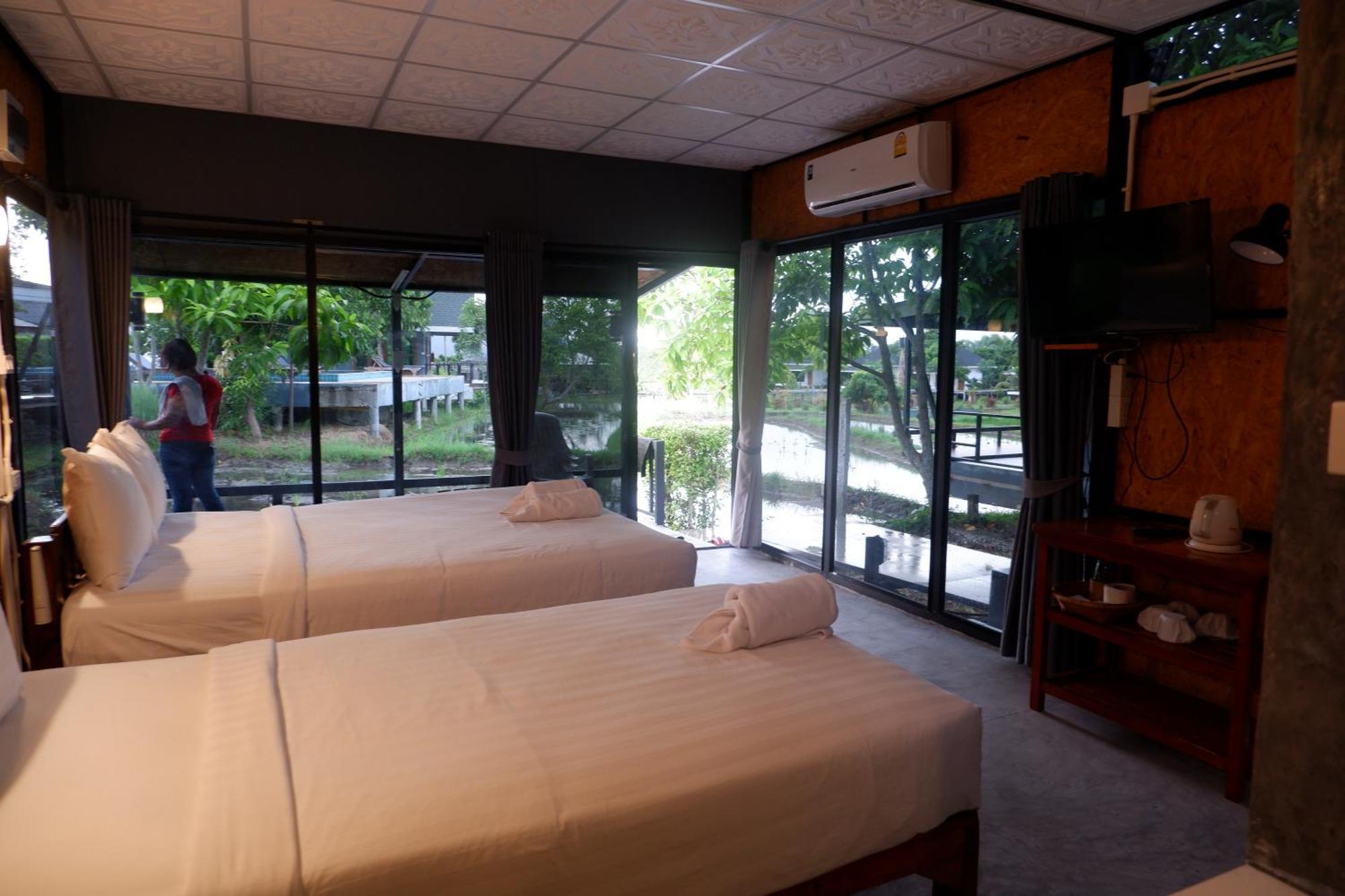 Nok Chan Mee Na Chom Thong Exterior photo
