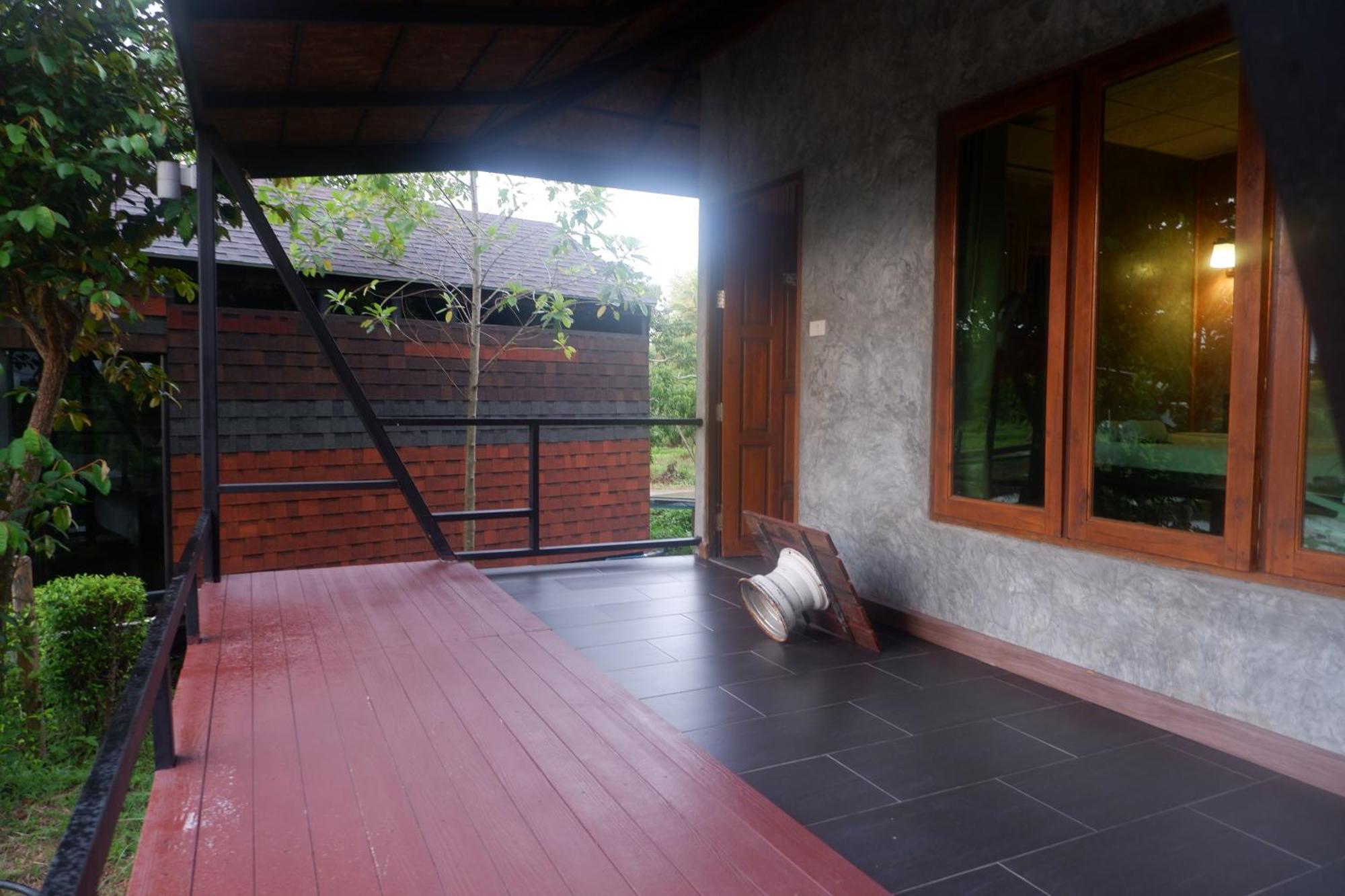 Nok Chan Mee Na Chom Thong Exterior photo