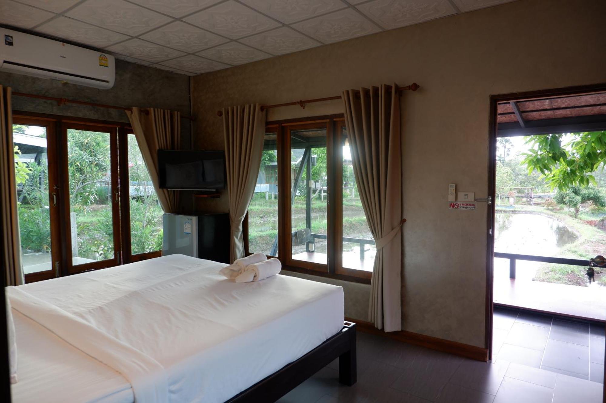 Nok Chan Mee Na Chom Thong Exterior photo