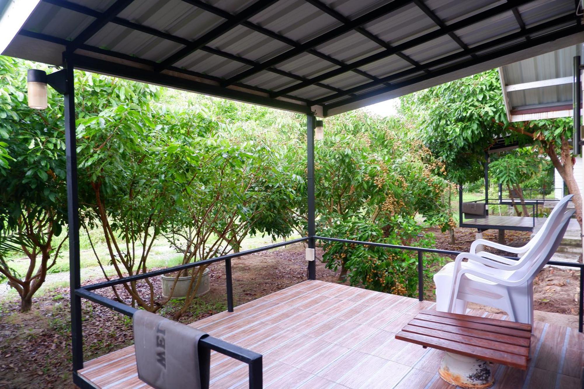 Nok Chan Mee Na Chom Thong Exterior photo
