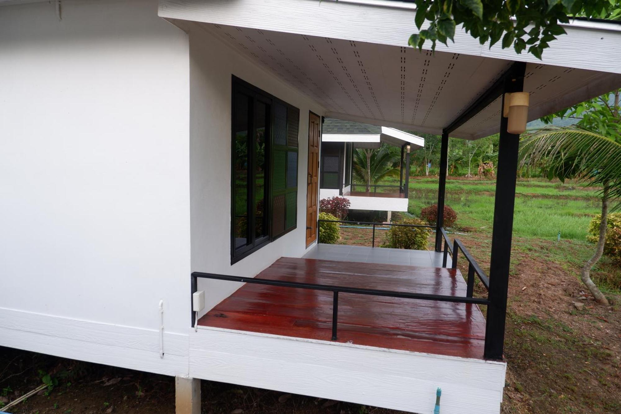 Nok Chan Mee Na Chom Thong Exterior photo