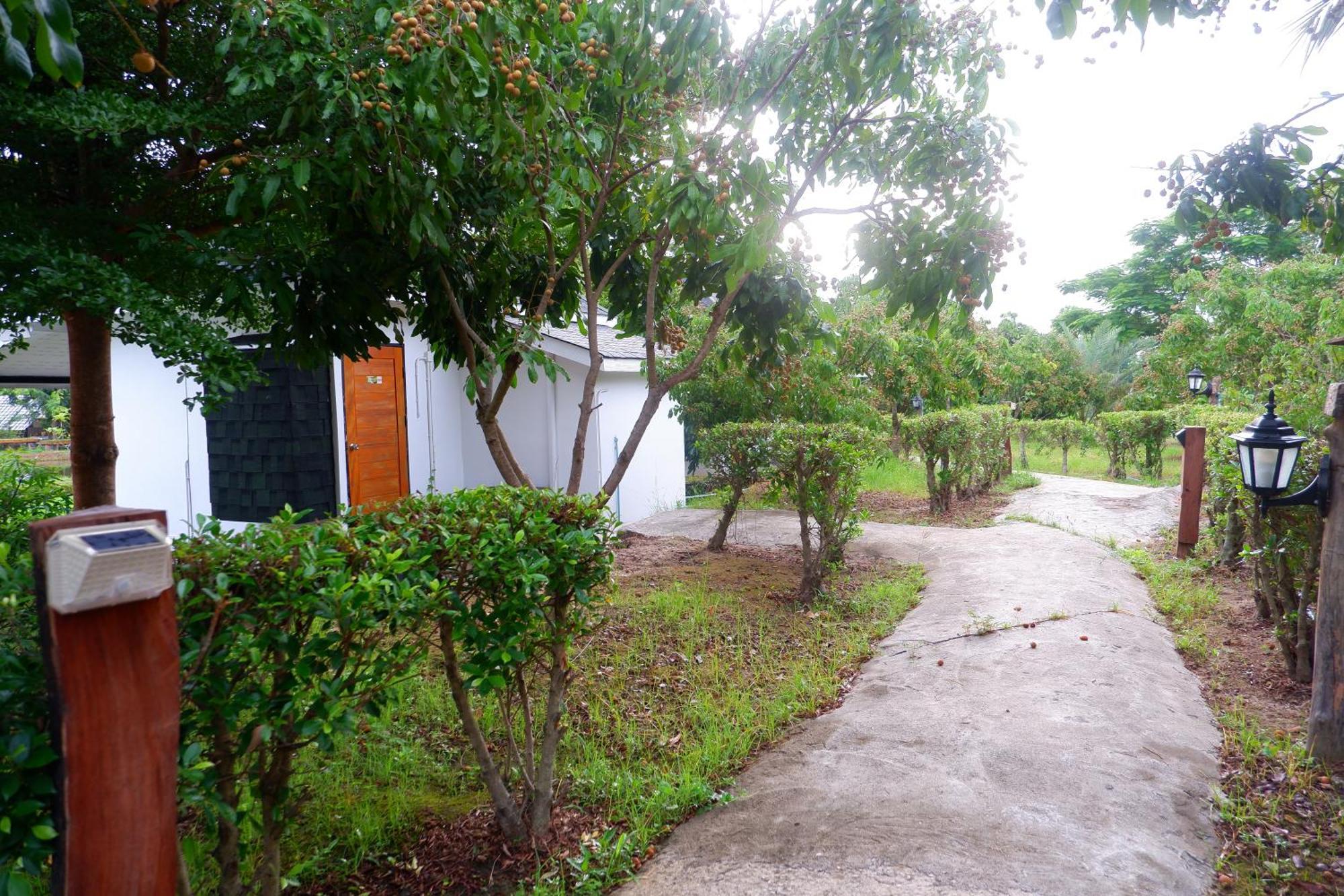 Nok Chan Mee Na Chom Thong Exterior photo