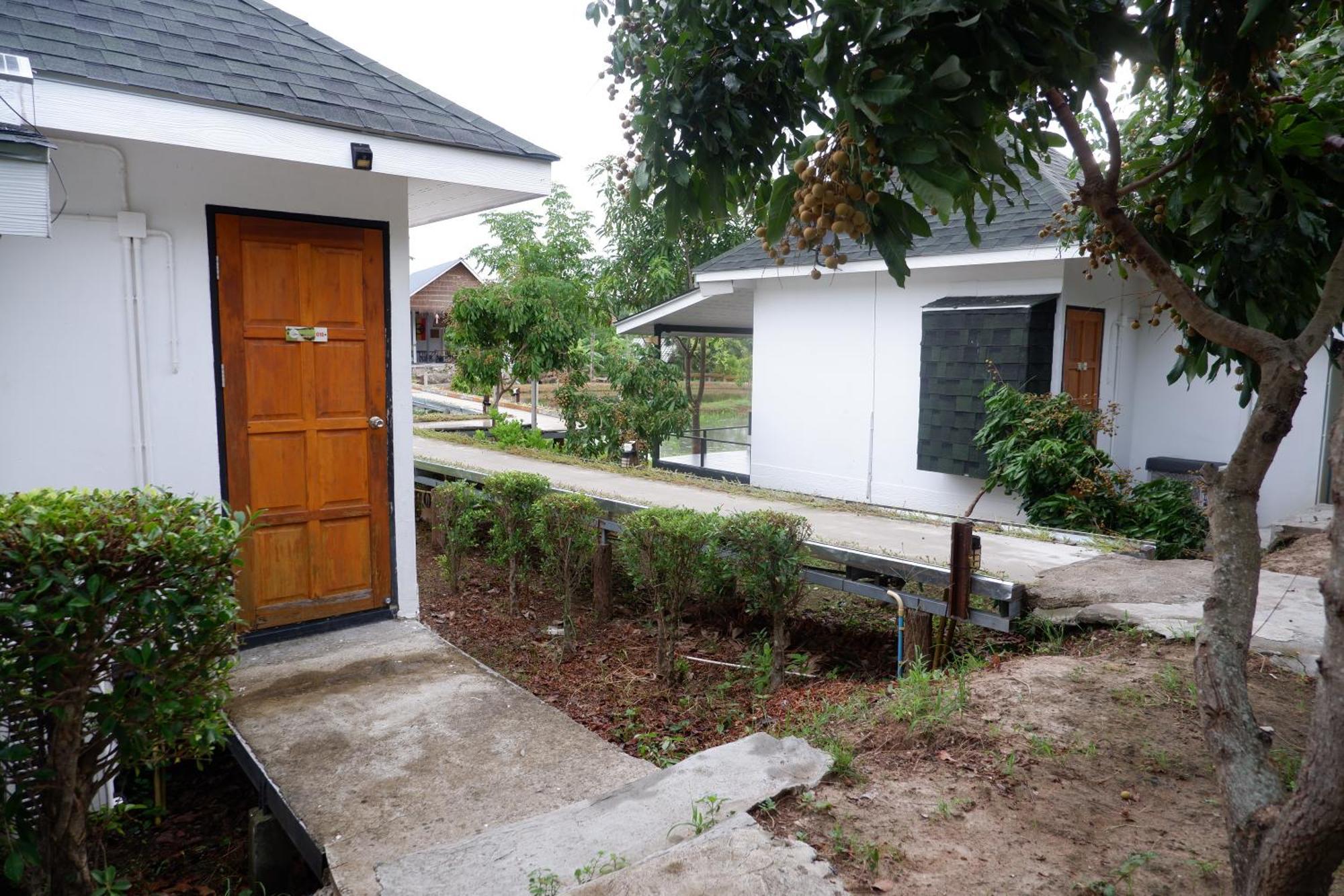 Nok Chan Mee Na Chom Thong Exterior photo
