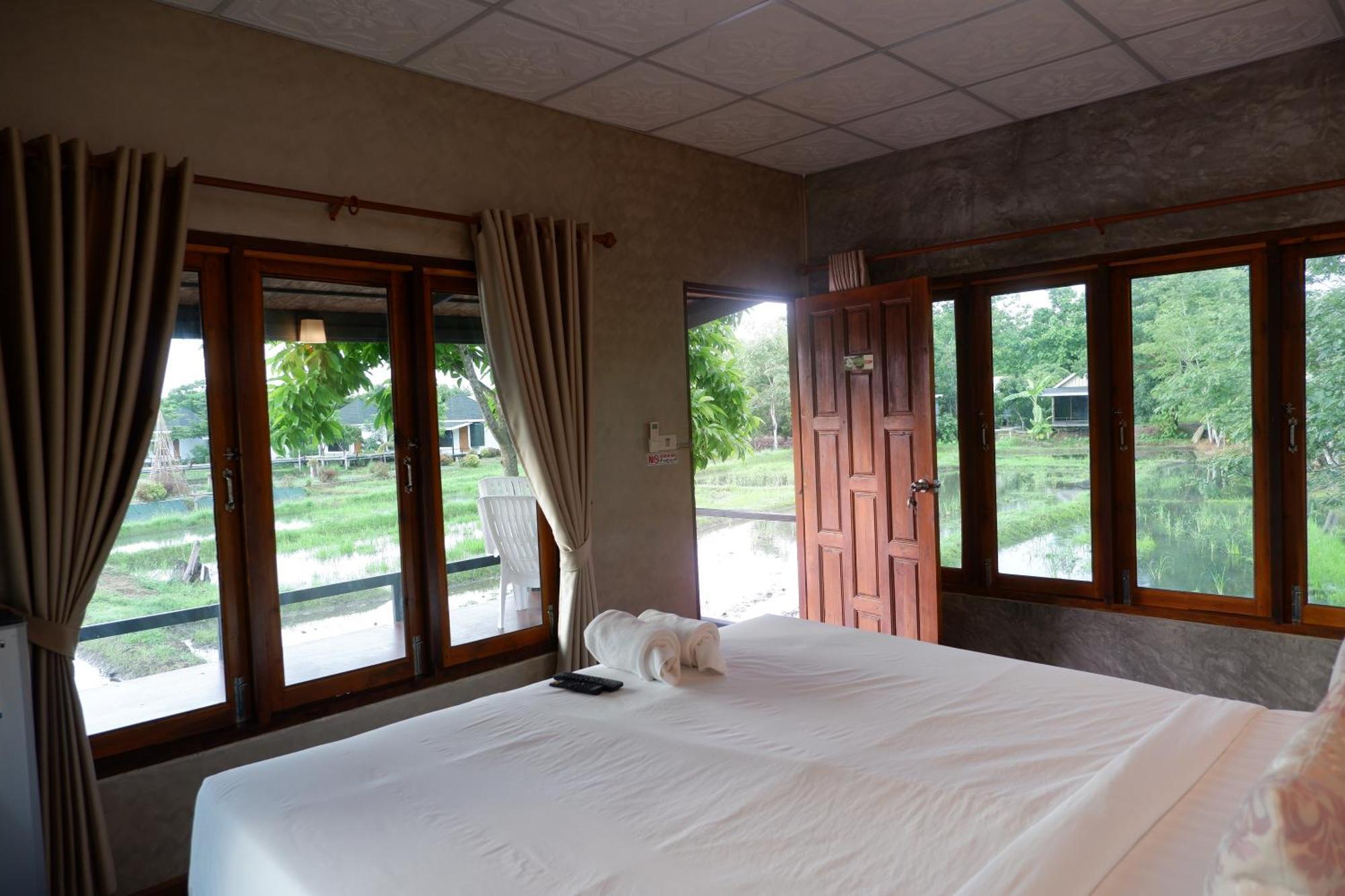 Nok Chan Mee Na Chom Thong Exterior photo