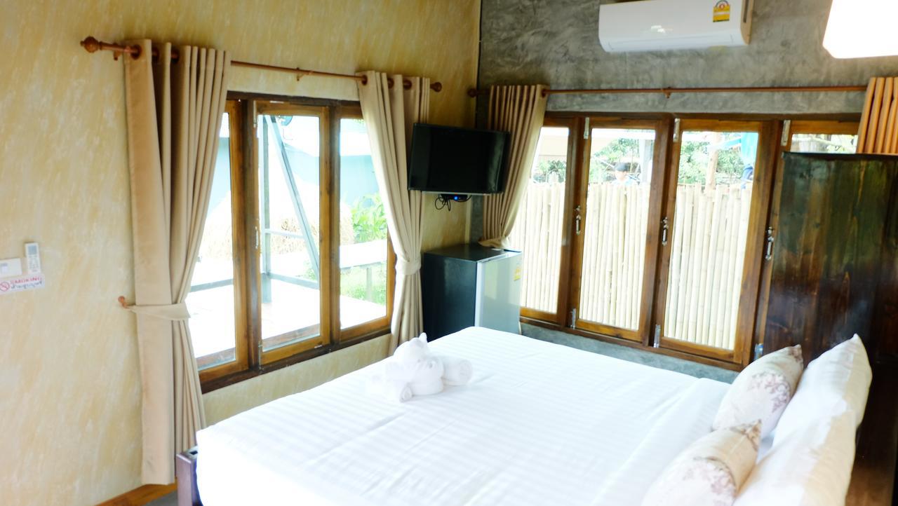 Nok Chan Mee Na Chom Thong Exterior photo