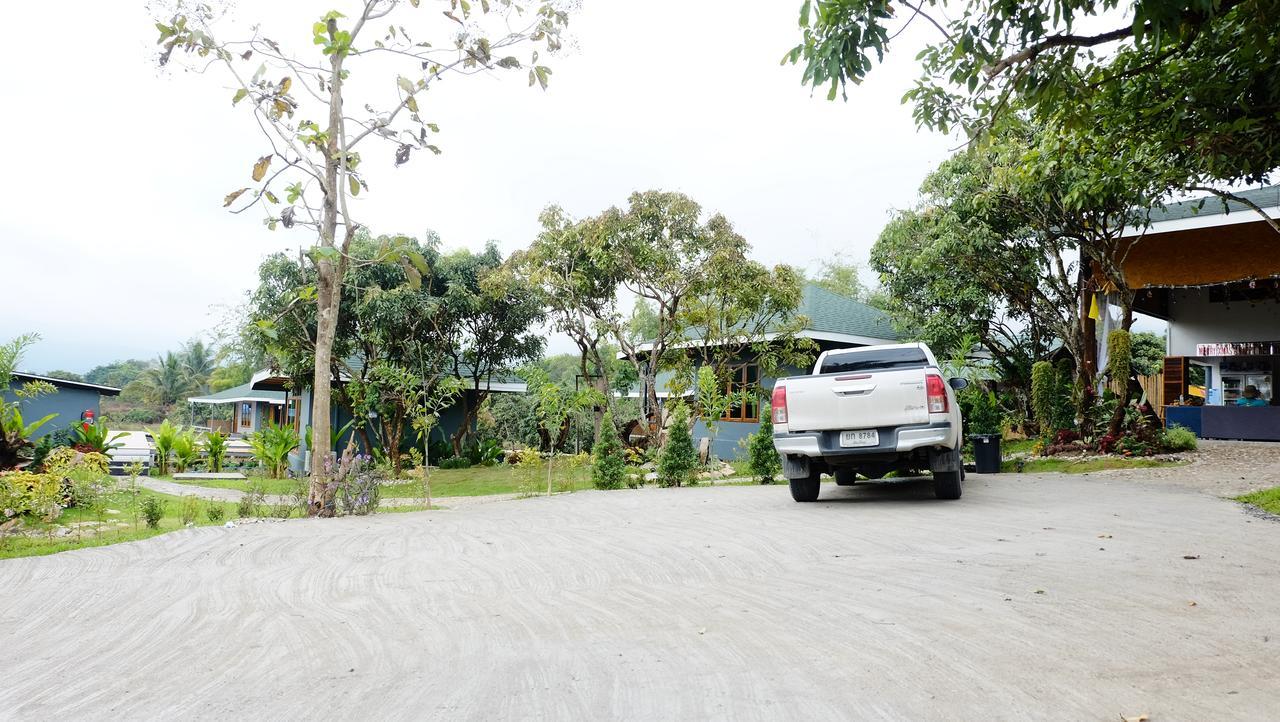 Nok Chan Mee Na Chom Thong Exterior photo